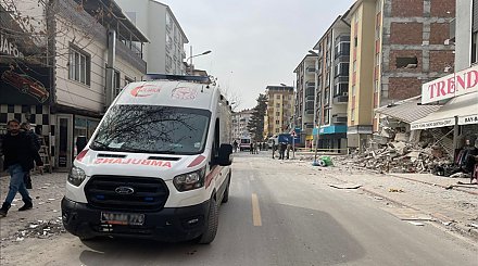 В Турции после нового землетрясения из-под завалов удалось спасти 32 человека (ВИДЕО)