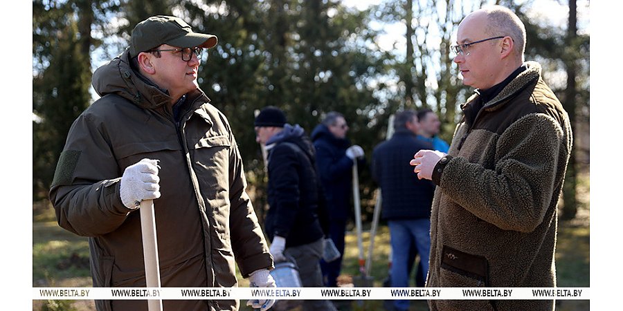 Перцов на субботнике: белорусы с особым трепетом относятся к каждому воинскому захоронению и обелиску