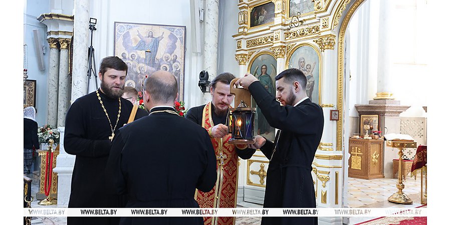 Благодатный огонь доставлен в Свято-Духов кафедральный собор в Минске