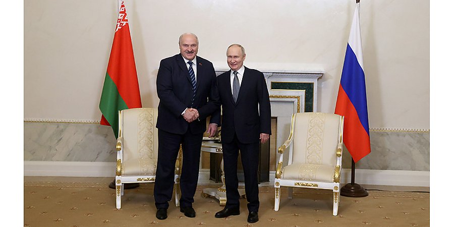 Переговоры с Владимиром Путиным, "путешествие" в Антарктиду, ротация в Минздраве и научная мысль. Итоги недели Президента