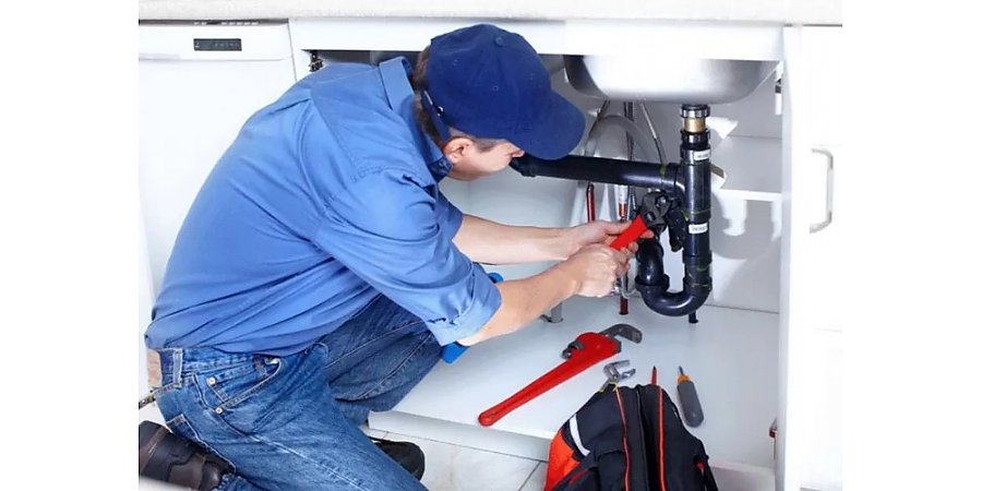 Коммунальщикам при острой необходимости разрешат войти в квартиру без разрешения собственника