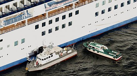 В Японии у 10 человек на круизном лайнере обнаружили коронавирус