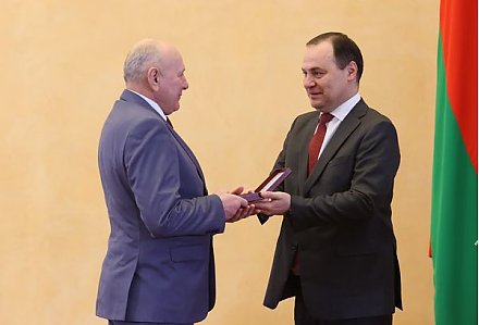 Роман Головченко вручил госнаграды. В числе награжденных наш земляк — директор КСУП "Гирки" Тадеуш Мушинский