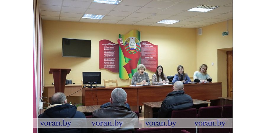 Работать нельзя бездельничать. Совместное заседание постоянно действующей комиссии по координации работы по содействию занятости населения района и наблюдательной комиссии состоялось в Вороновском РОВД