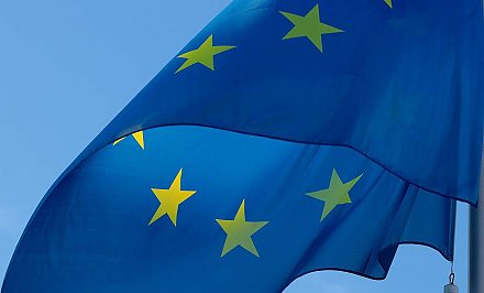 ЕС намерен открыть границы для туристов, привитых от COVID-19