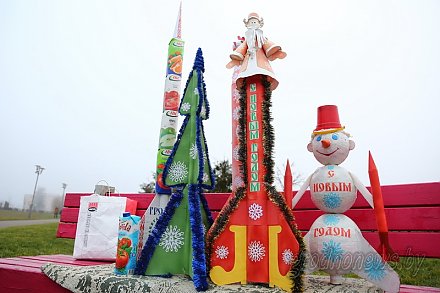 Летающие ели, снеговик и Дед Мороз. В Гродно запустили новогодние модели ракет