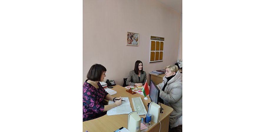 Акция по бесплатному консультированию граждан прошла в отделе загса Вороновского райисполкома с участием нотариуса