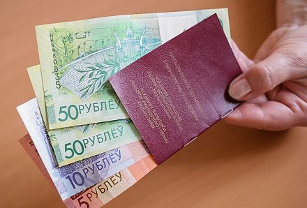 На банковскую карту, на почте, с доставкой на дом. В Минтруда напомнили о способах выплаты пенсий