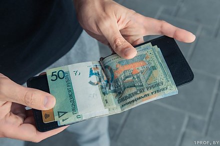 Сколько белорусов зарабатывали более 10 тысяч рублей в месяц в 2023 году