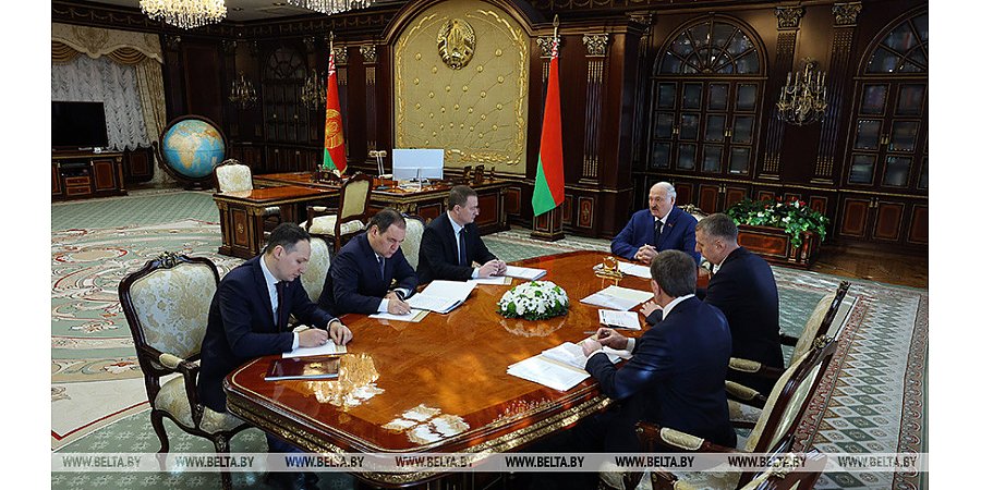 Александр Лукашенко принял доклад Нацбанка, выступив за здоровую конкуренцию в решении важных для страны вопросов