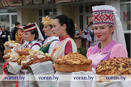 Поздравление Вороновского райисполкома и Вороновского райсовета депутатов с районным фестивалем тружеников села «Дажынкі-2022»