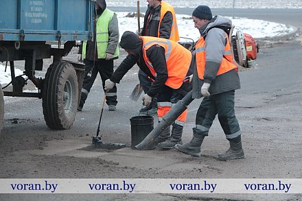 Вороновские коммунальники приступили к ямочному ремонту в райцентре