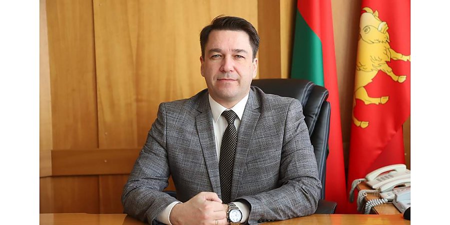 Ямочный ремонт, аварийные деревья и зеленые насаждения в Гродно. Прямую телефонную линию с жителями региона провел заместитель председателя облисполкома Виктор Пранюк