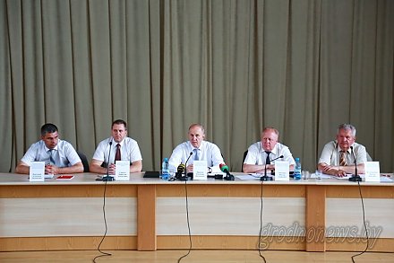 Пресс-конференцию для региональных и республиканских СМИ провел председатель Гродненского облисполкома Владимир Кравцов