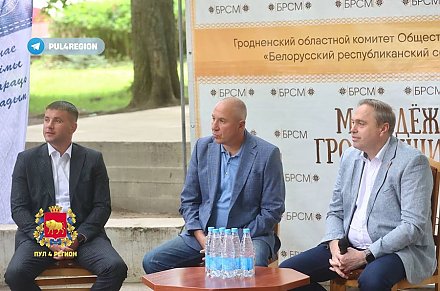«Созидательный сплав молодости и опыта дает хороший импульс развитию страны». Владимир Караник принял участие в открытом диалоге с молодежью в рамках областного туристического слета в Вороновском районе