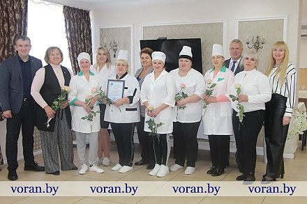 В республиканском конкурсе по обеспечению горячим питанием работников, занятых на уборке урожая, повара вороновского ресторана «Сустрэча» признаны лучшими