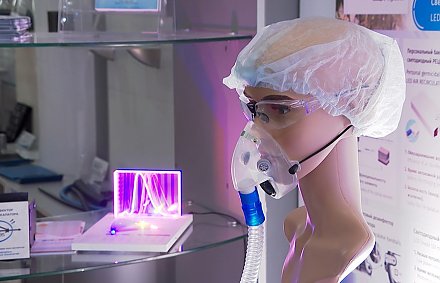 Белорусские ученые разработали антиковидную маску, которая обеззараживает вдыхаемый воздух