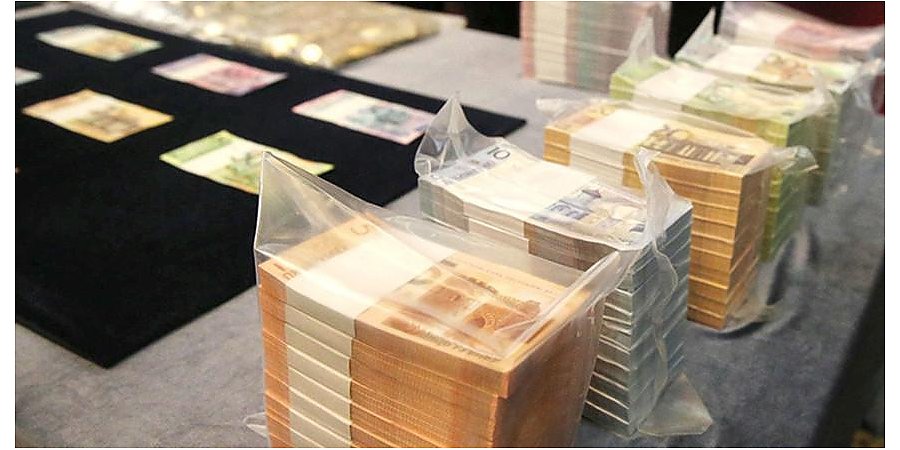 Выгодно ли хранить сбережения в белорусских рублях? Разбираемся с главой Нацбанка