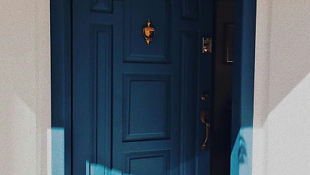 Не оставляйте дверь открытой: народные приметы на 24 апреля 