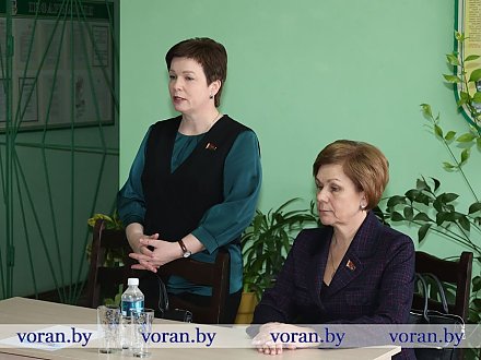 От цифрового рубля до развития сельской местности. Об этом и многом другом шел разговор во время работы депутата Палаты представителей Национального собрания Надежды Хальцовой в своем округе в Вороновском районе