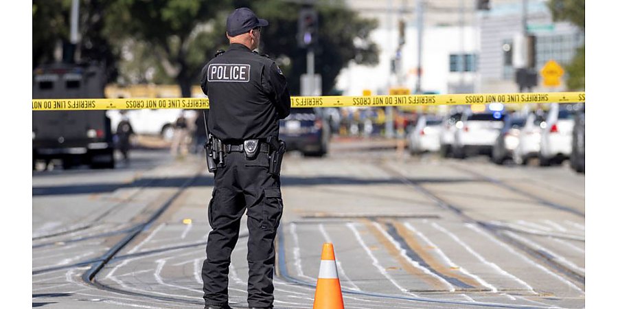 В Калифорнии сотрудник железнодорожной станции расстрелял восемь человек