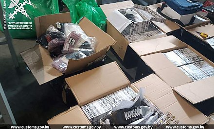 Перевозчик хотел сэкономить на таможенных платежах и спрятал в машине брендовые вещи на сумму более полумиллиона рублей