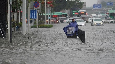 Более 360 тыс. человек эвакуировали из прибрежных районов Шанхая из-за тайфуна "Иньфа"
