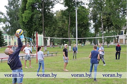 Лагерь труда и отдыха «Юность» Вороновского колледжа этим летом работает в три смены