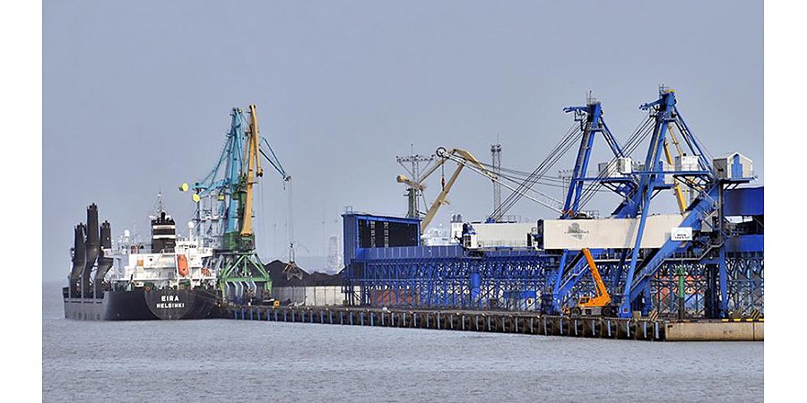 Первая партия бензина из Беларуси поступила в порт Усть-Луга в Ленинградской области
