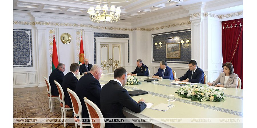 Александр Лукашенко собрал совещание о готовности системы образования к новому учебному году