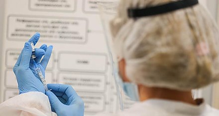 Александр Лукашенко о COVID-19: мы производим достаточно вакцины, чтобы на время обезопасить людей