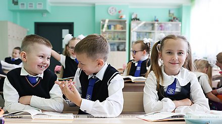 Почему ребенок должен идти в школу с 6-7 лет, рассказали в Минобразования