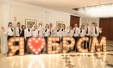 «Мы почувствовали себя единой семьей, утвердились в желании делать все, чтобы Беларусь оставалась мирной красивой страной». Участники съезда БРСМ поделились мнением о будущем молодежной организации