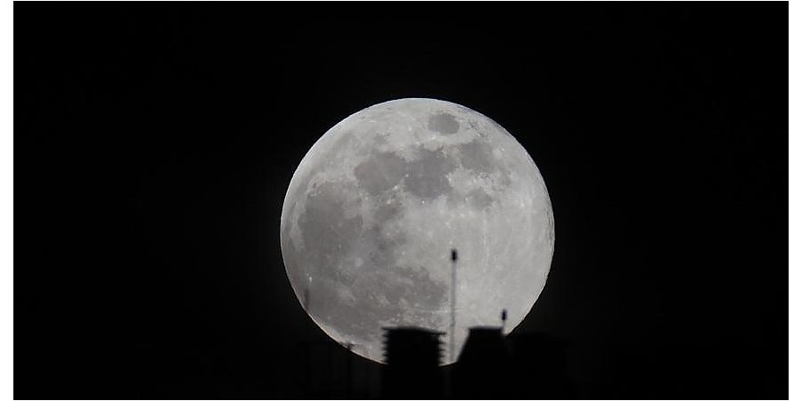 В ночном небе Беларуси можно наблюдать "Снежную Луну"