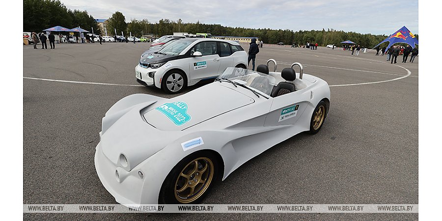 Белорусские ученые представили первый спортивный электромобиль