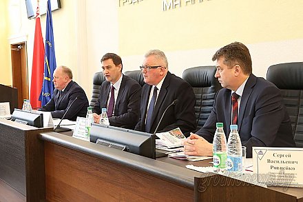 В Гродно проходит республиканский семинар по вопросам совершенствования идеологической и воспитательной работы в системе образования (Будет дополнено)