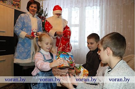 Подарки от депутатов детям Вороновщины