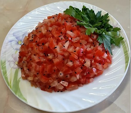 Салат "Клубничка": свежий вкус лета на вашем столе