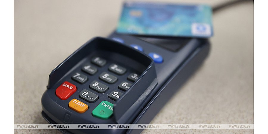 Зависимость от систем расчетов с использованием банковских карточек хотят снизить в Беларуси