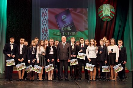 В Гродно торжественный вечер, посвященный Дню Конституции Республики Беларусь, прошел в областном драмтеатре