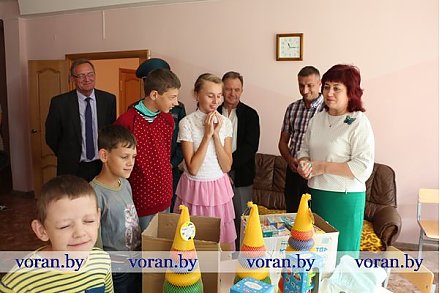 С подарками отправились в Вороновский ЦКРОиР депутаты райсовета