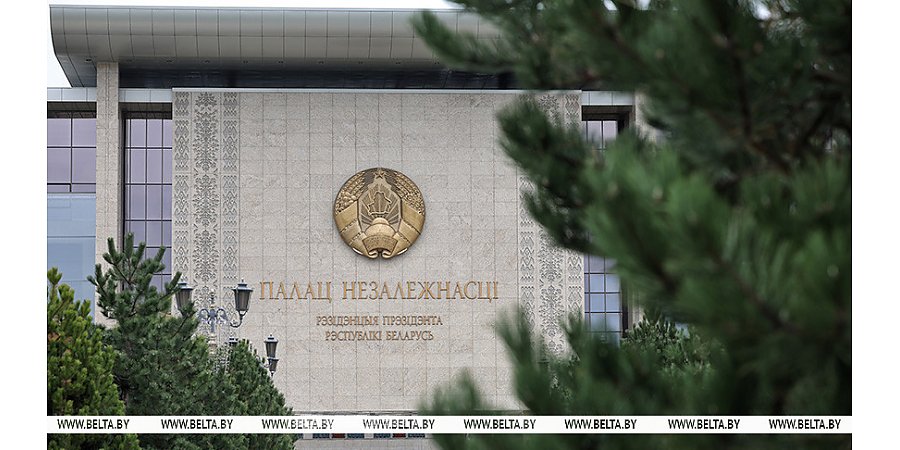 "Ваша работа - это "горячая сковородка". Лукашенко собрал совещание с руководством Администрации Президента