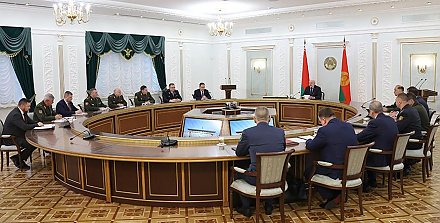 Александр Лукашенко собрал совещание по вопросам обеспечения безопасности и охране границы