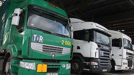 Очереди грузовиков скопились на выезде из Беларуси