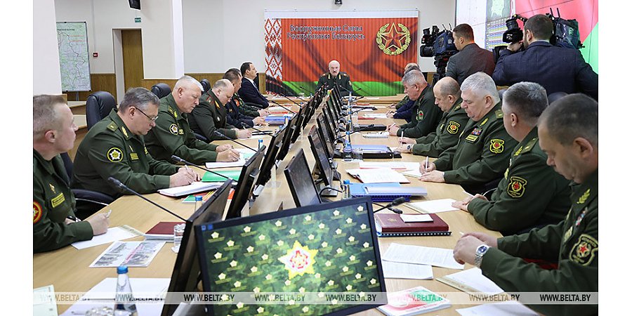 Александр Лукашенко сегодня в Минобороны проводит совещание по вопросам военной безопасности