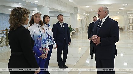 Александру Лукашенко показали форму белорусских спортсменов для Олимпиады в Токио