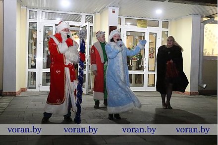 Веселые конкурсы, заводная музыка, хорошее настроение. Вороново встречает Новый год! (Фото)