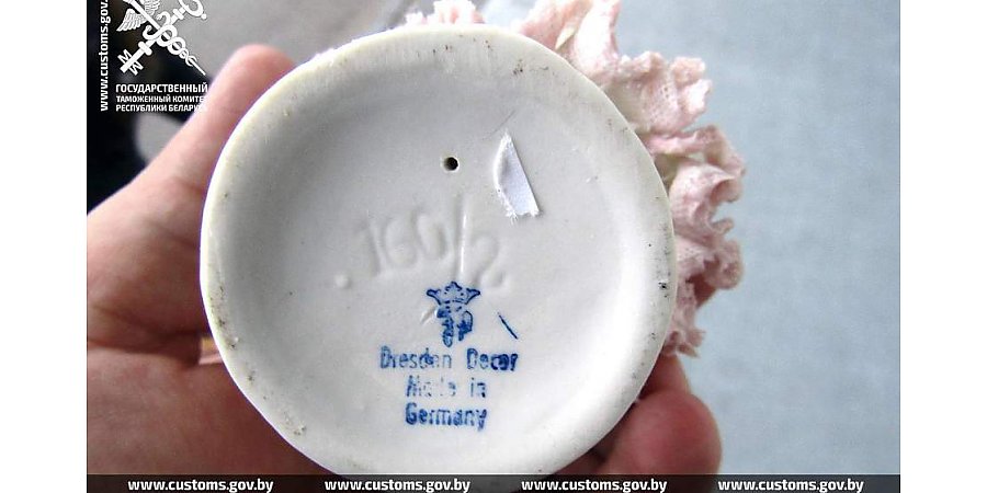 Россиянин скрыл от гродненских таможенников часть перемещаемой им партии винтажной посуды