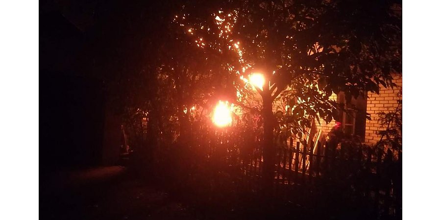 Лидские спасатели при пожаре в жилом доме спасли троих человек