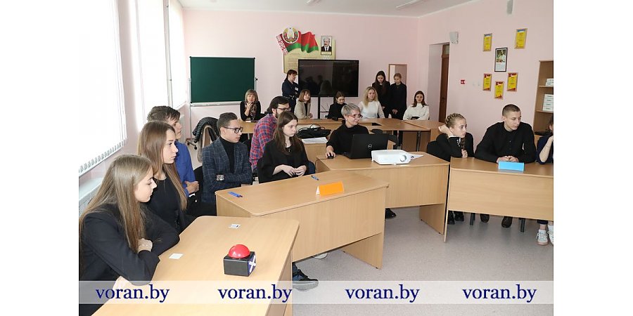 Вороновские школьники проверили свою эрудицию и финансовую грамотность в бизнес-викторине «БАТЛ-ТАП»